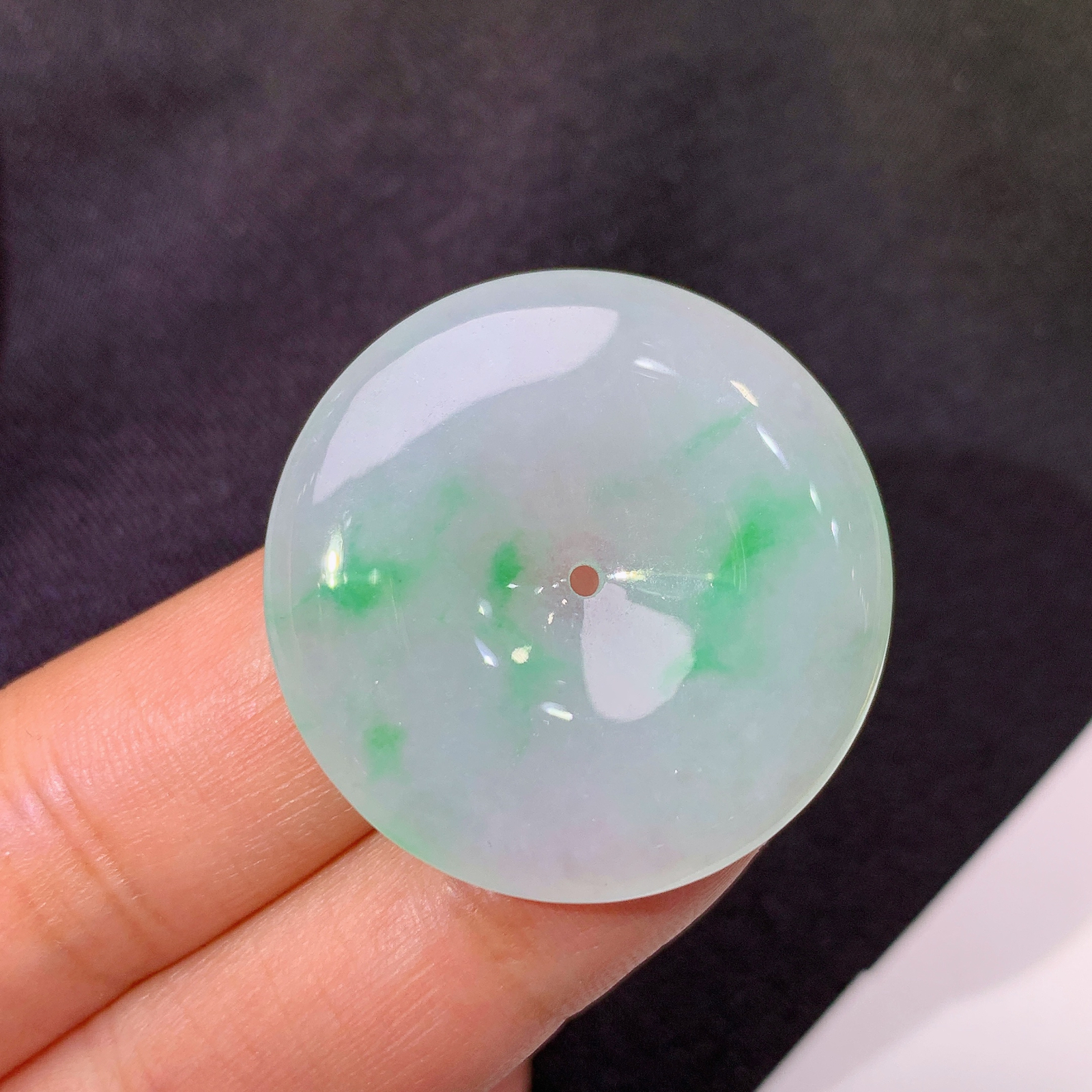 冰飘绿平安扣，冰冰润润，玉质细腻，种水足，Quq 尺寸29.8*5