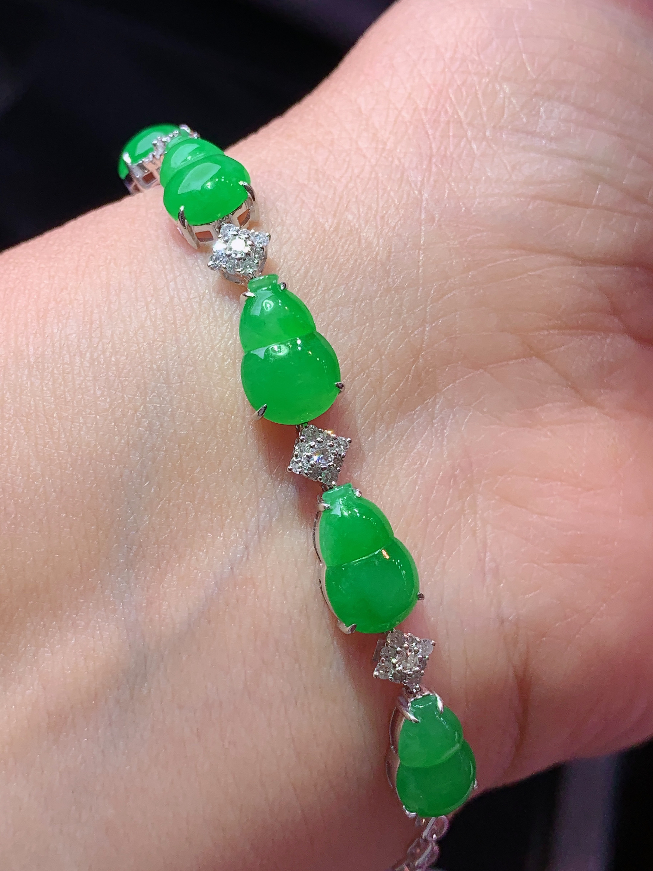 18k金钻镶嵌满绿葫芦手链 玉质细腻 色泽艳丽清新 水润亮眼 整体尺寸170*6.8*4.5h1