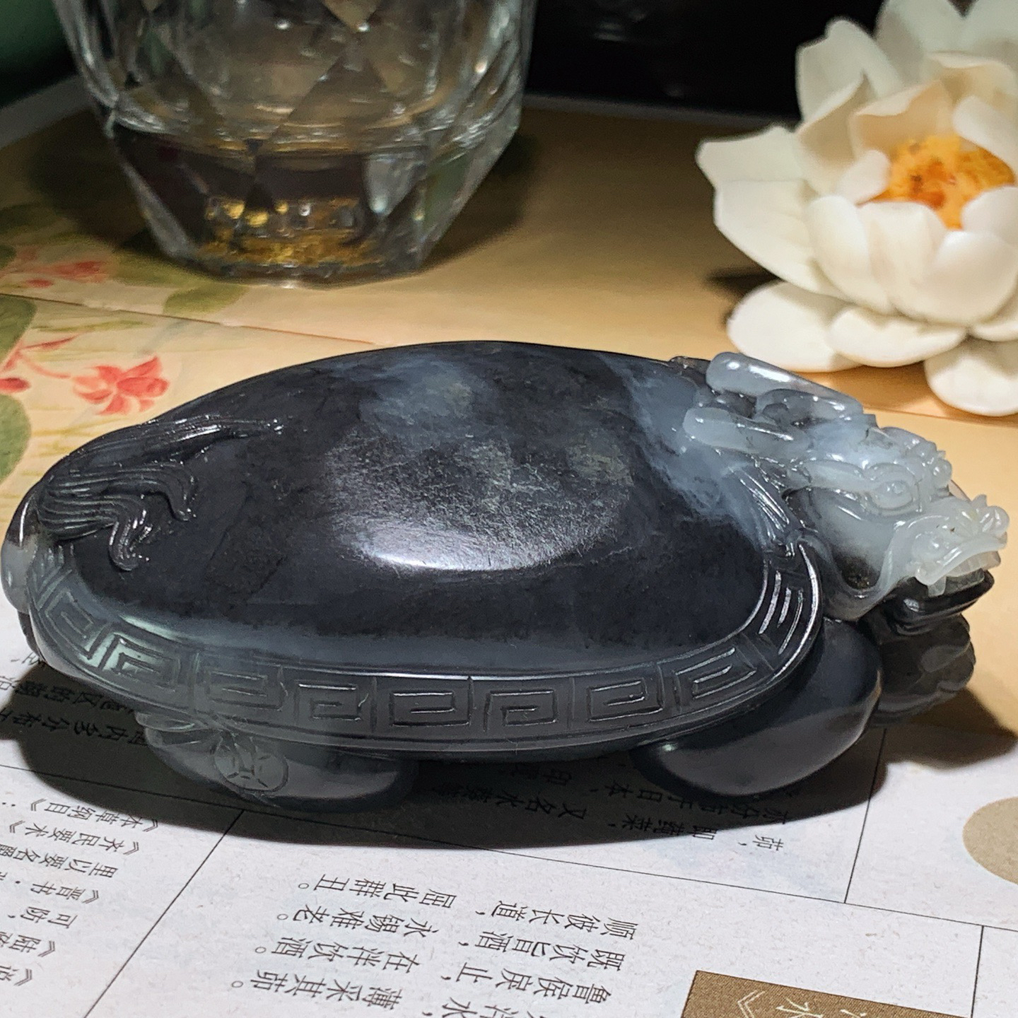 新疆籽料青花招财进宝富贵长寿龙龟把件。尺寸80/49/28重190.4克。玉质细腻油润。手推出油。品