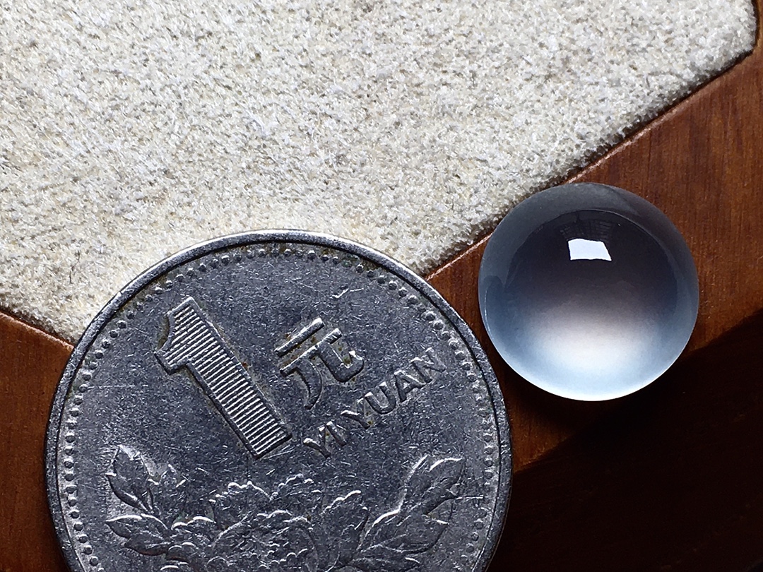 玻璃种蓝底圆蛋面 底色淡雅，冰透感十足，无裂，尺寸12*6.6