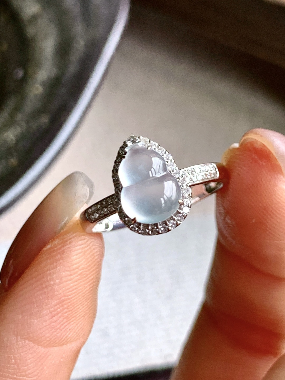 【镶嵌】️高冰葫芦戒指【说明】缅料  18k金镶嵌 性比高【整体】11.4-8.5-8【裸石】9-6.3-4.3【圈口】14号【重量】2.2克