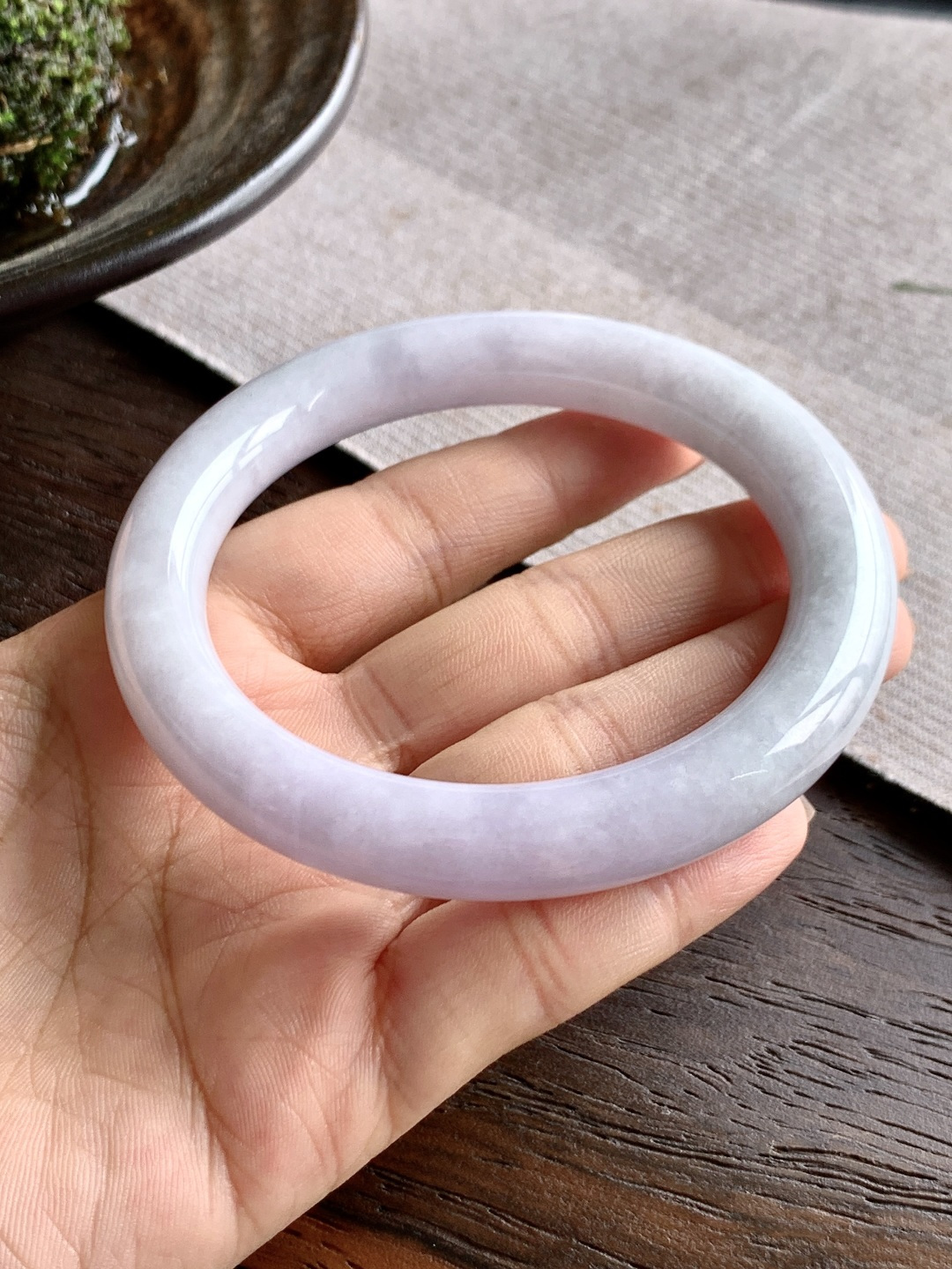 圆条 圈口62.8一10.8一10.6淡紫润底 冰紫底 种老细腻 大圈口 缅甸A货翡翠 有细纹 74.1克