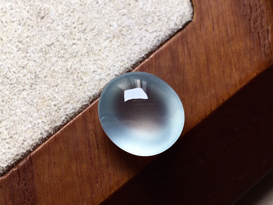 玻璃种底色蛋面 冰透感十足，起光感，无裂，尺寸12*10.8*6.3