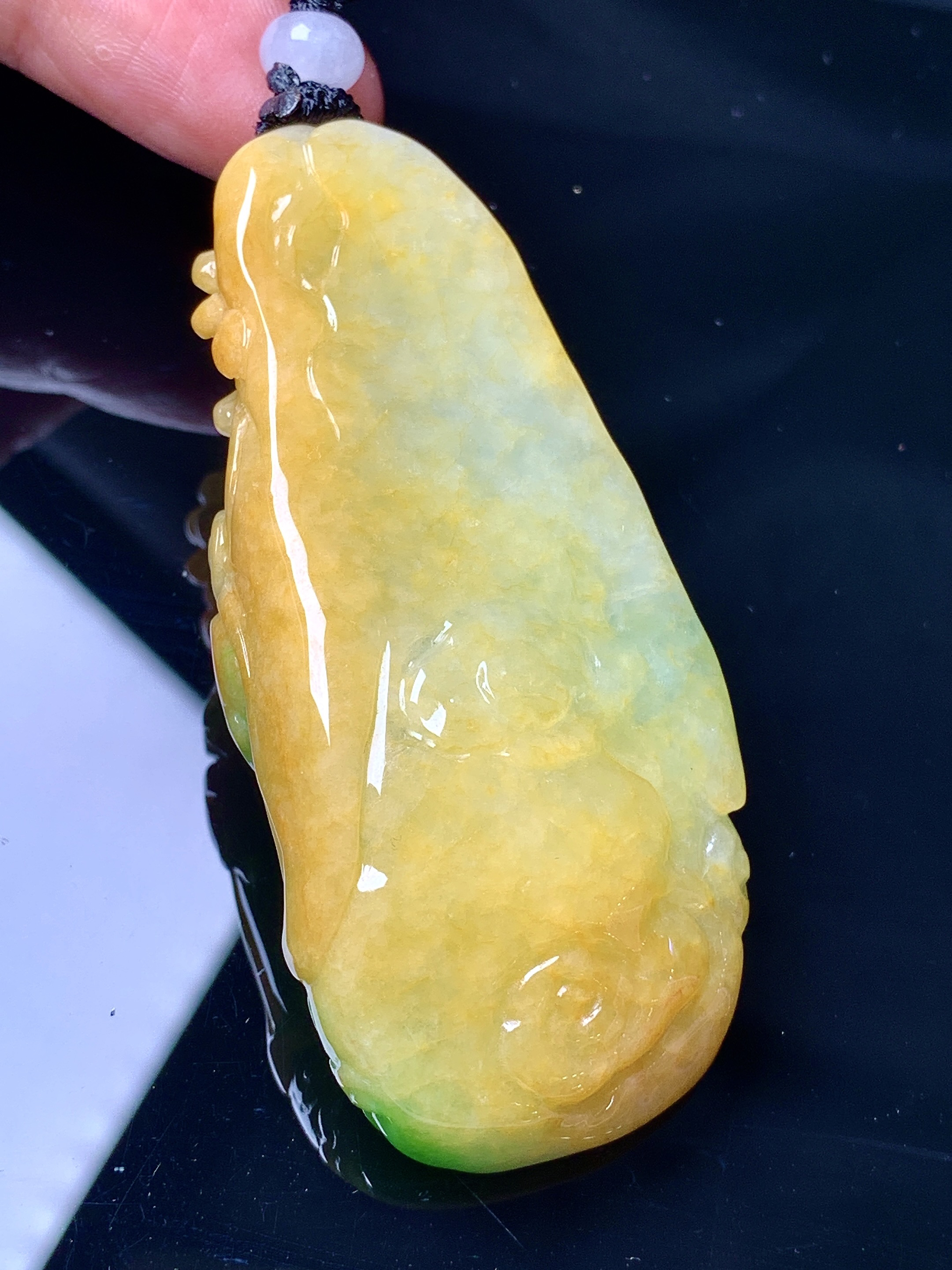 飘黄绿佛财神吊坠 玉质细腻 色泽艳丽清新 水润亮眼 整体尺寸66.5*30.2*14.2w1