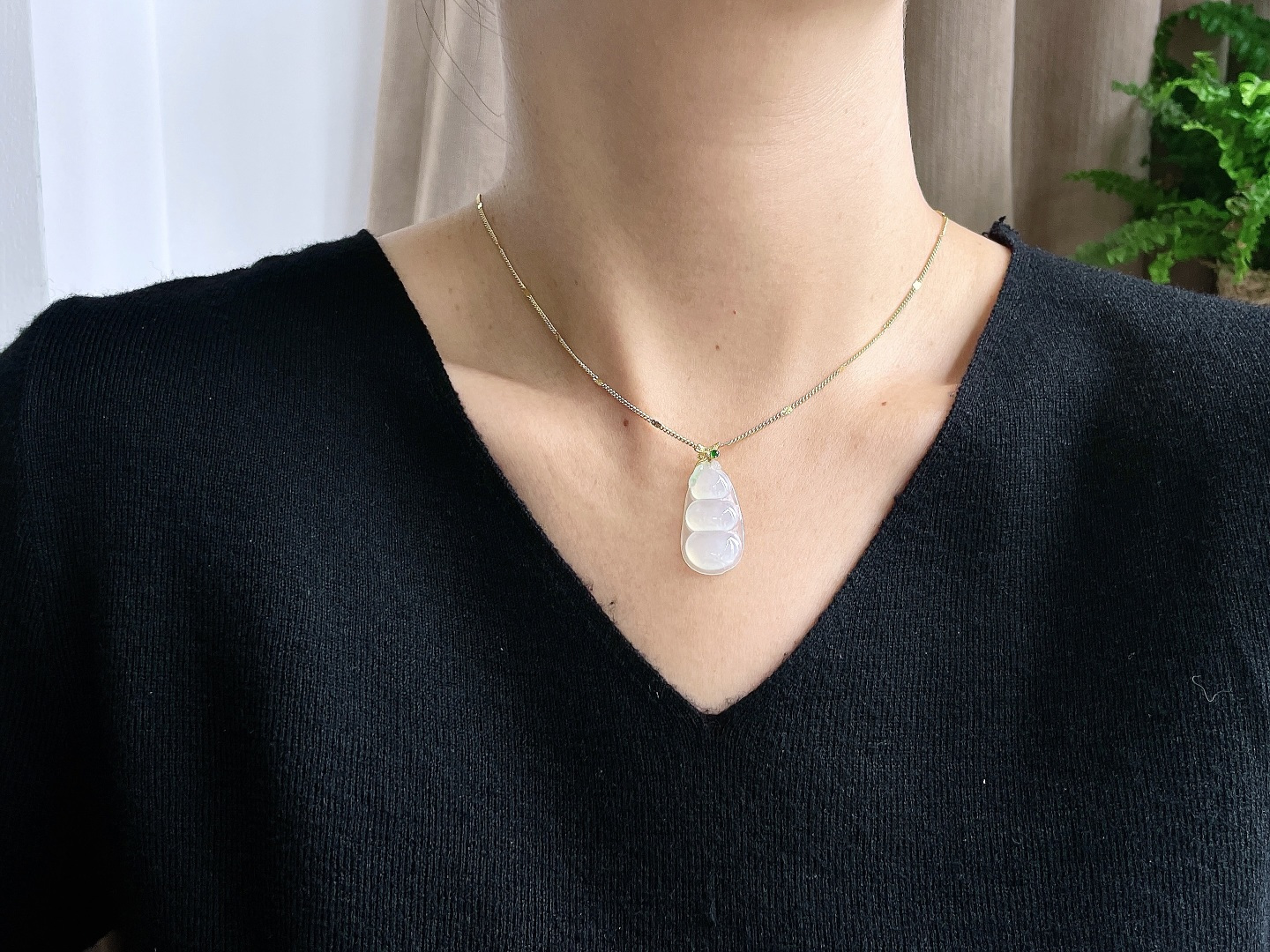 【镶嵌】冰飘花豆子飘花福豆吊坠 【说明】缅料 18k金镶嵌 无裂 性比高 【整体】32.3 【裸石】29.2-15-4 【重量】3克