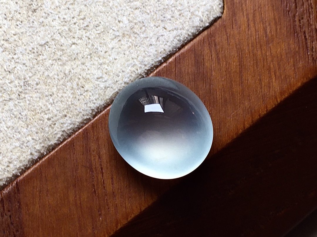 玻璃种底色蛋面 冰透感十足，起光感，无裂，尺寸12*10.8*6.3