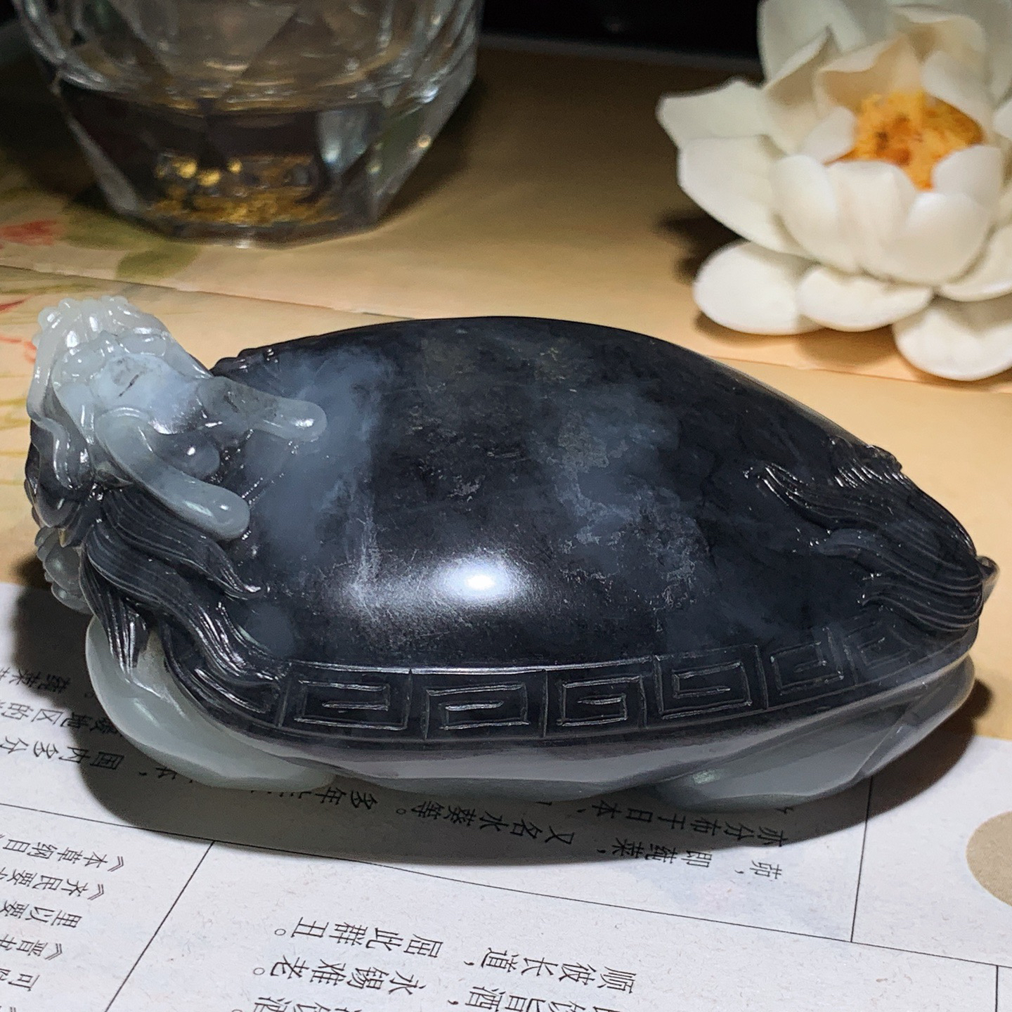 新疆籽料青花招财进宝富贵长寿龙龟把件。尺寸80/49/28重190.4克。玉质细腻油润。手推出油。品相大气。lt260413