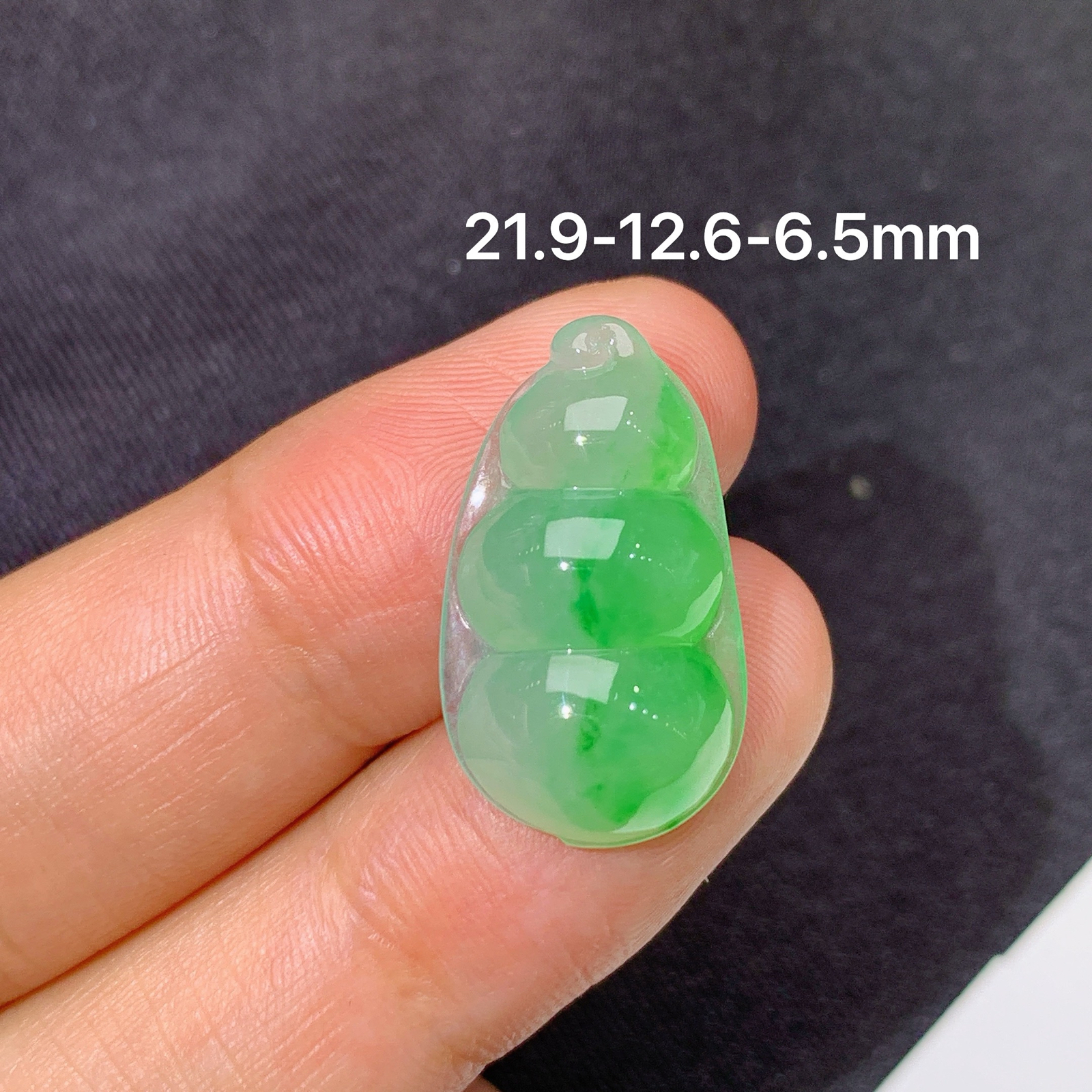 冰飘绿福豆，镶嵌佳品，冰润细腻，种水足，Fc 尺寸21.9*12.6*6.5