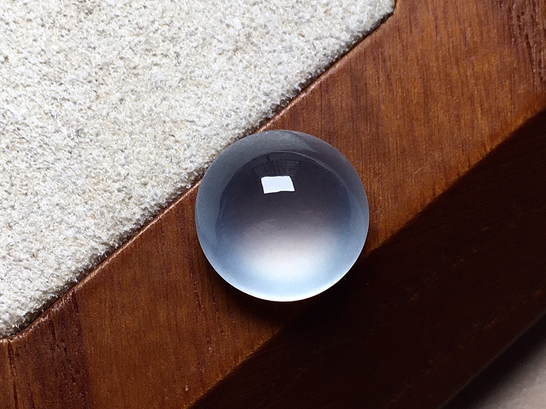 玻璃种蓝底圆蛋面 底色淡雅，冰透感十足，无裂，尺寸12*6.6