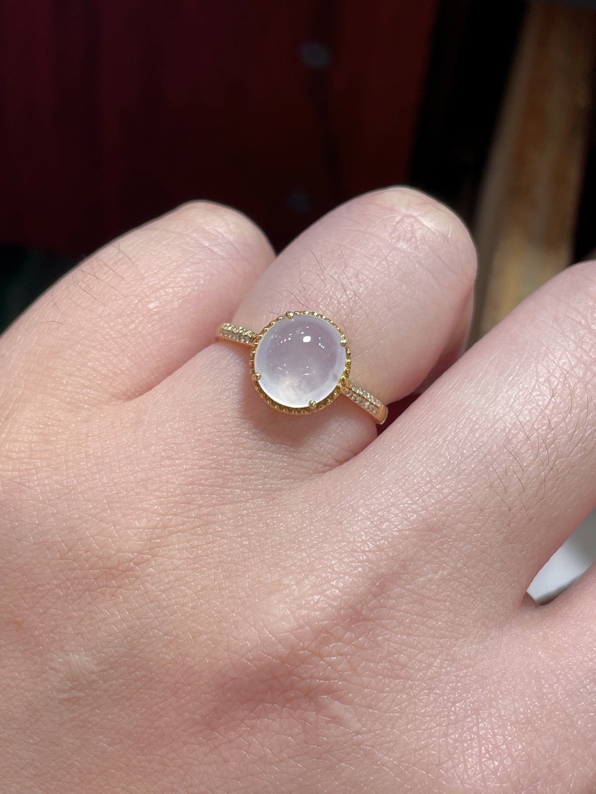 翡翠冰蛋面戒指，种水好好
裸石很饱满，专挑好品相，18k金钻石镶嵌