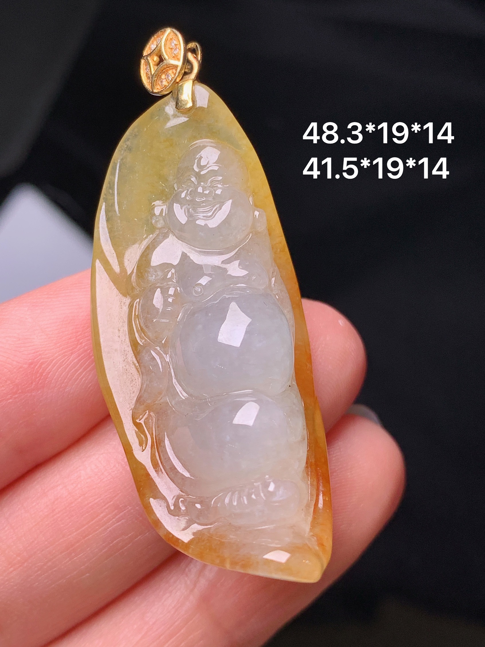 18k金镶嵌飘黄翡佛公吊坠 玉质细腻 色泽艳丽清新 水润亮眼 整体尺寸48.3*19*14L1