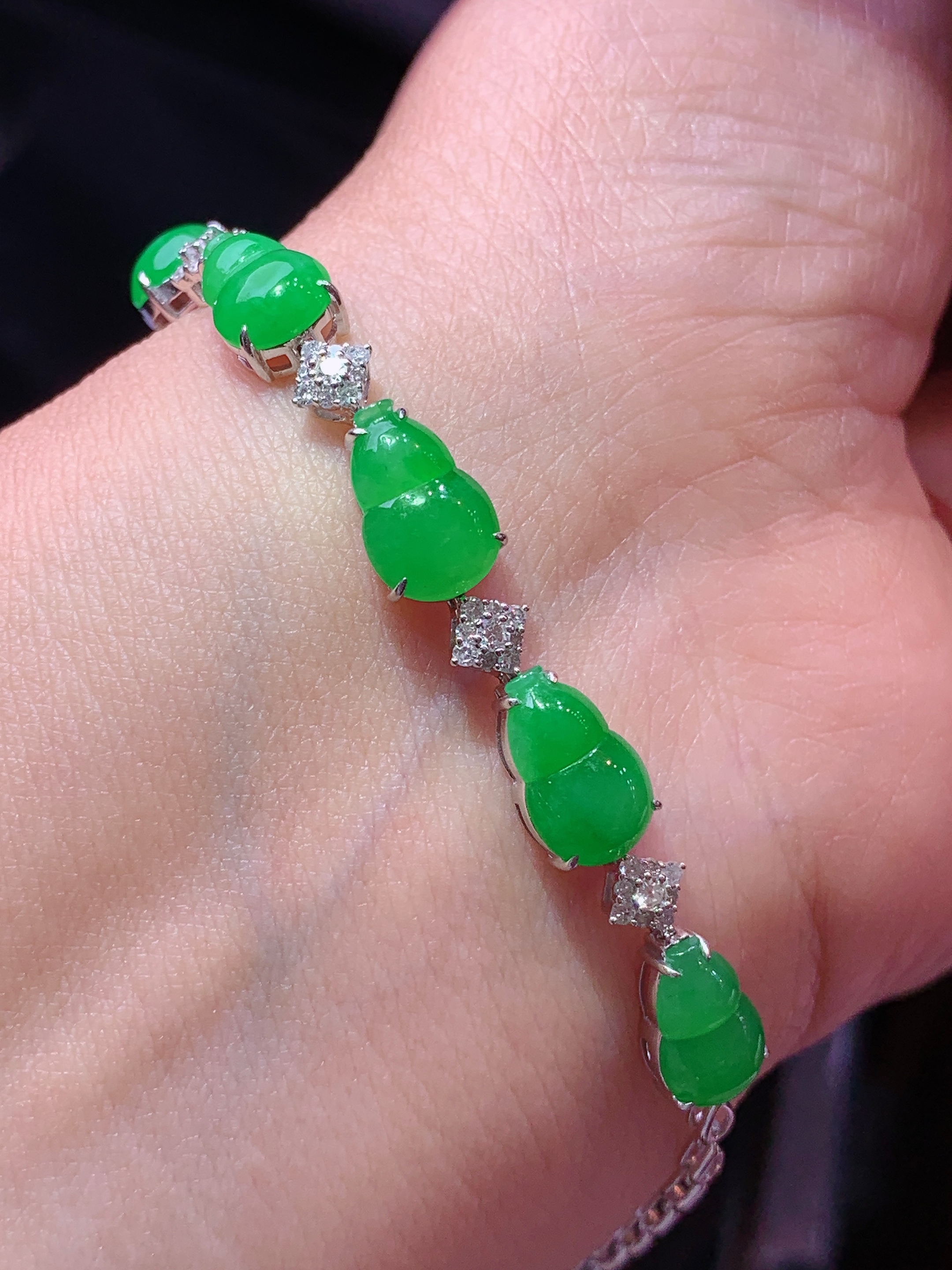 18k金钻镶嵌满绿葫芦手链 玉质细腻 色泽艳丽清新 水润亮眼 整体尺寸170*6.8*4.5h1