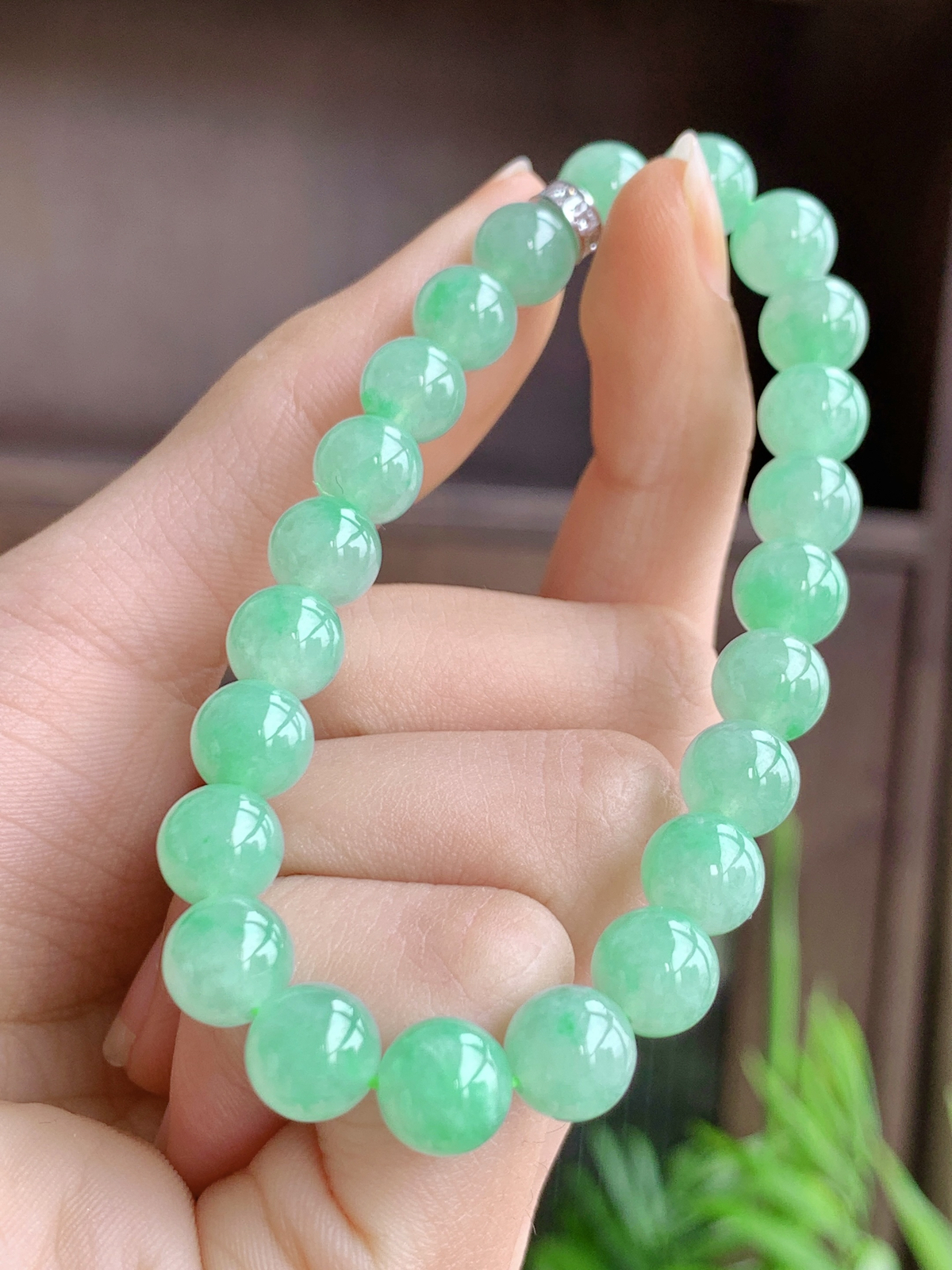 【珠子】冰甜绿手串圆珠子手串
【说明】缅料 性价比高  
【尺寸】8mm..