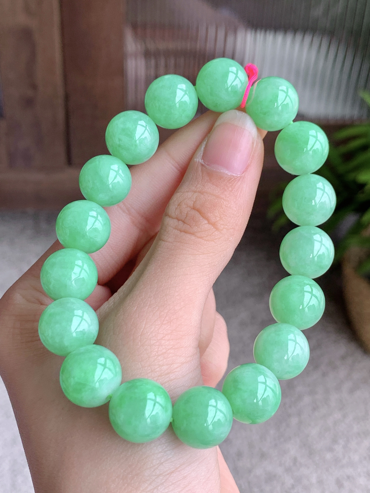 【珠子】冰甜绿手串圆珠子手串
【说明】缅料 性价比高  
【尺寸】12.2mm..