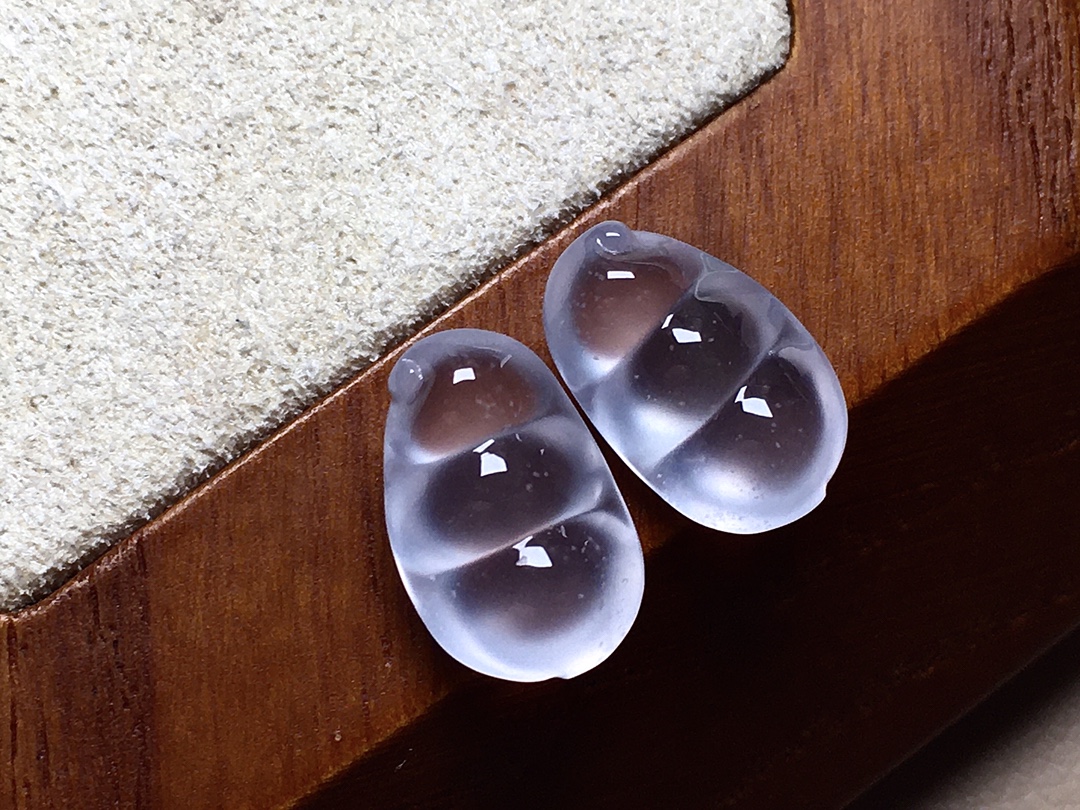 玻璃种木纳福豆一对 品质白皙透亮，行家货无裂尺寸13*8.4*5.2