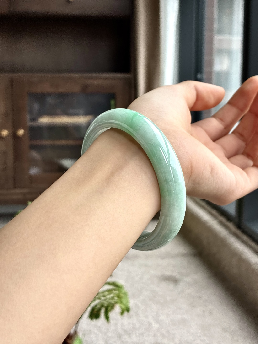 正圈 圈口58 58 58-12.4-8.3 飘翠凝镯 飘绿花 冰飘花 种老细腻 缅甸A货翡翠 有细纹 59.3克