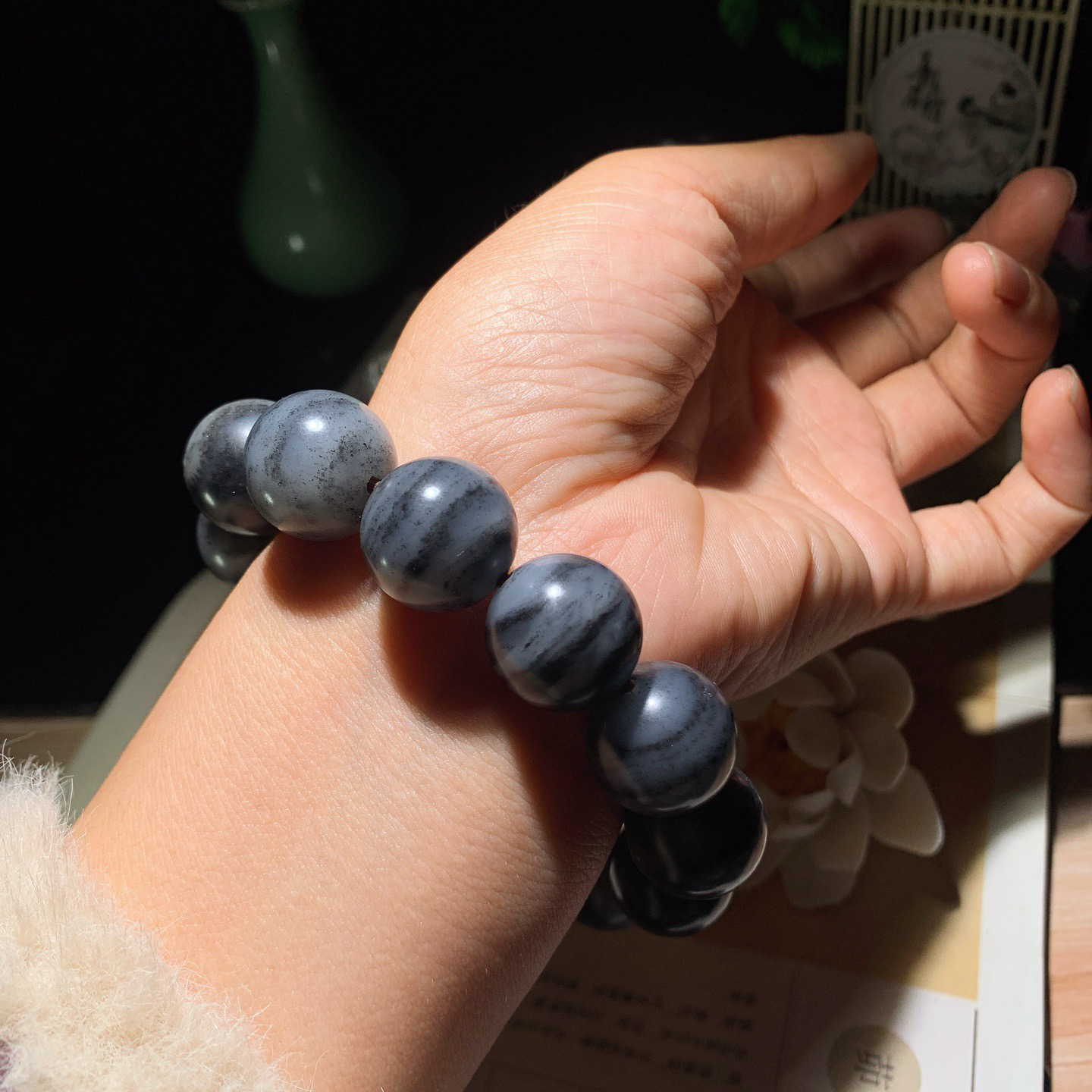 新疆和田玉籽料青花手串 单颗尺寸17！玉质细腻油润。手推出油。佩戴高端典雅。lt260413