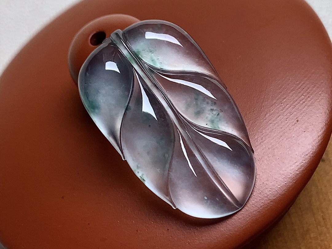 玻璃种飘花叶子 飘花色泽漂亮，冰透感十足，无裂尺寸27.2*16.5*3.6