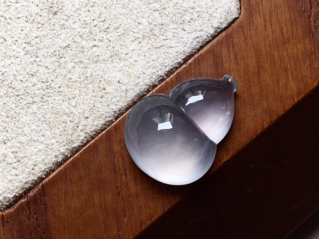 玻璃种葫芦 冰透感十足，起光感，无裂，尺寸14.8*11.2*5.3