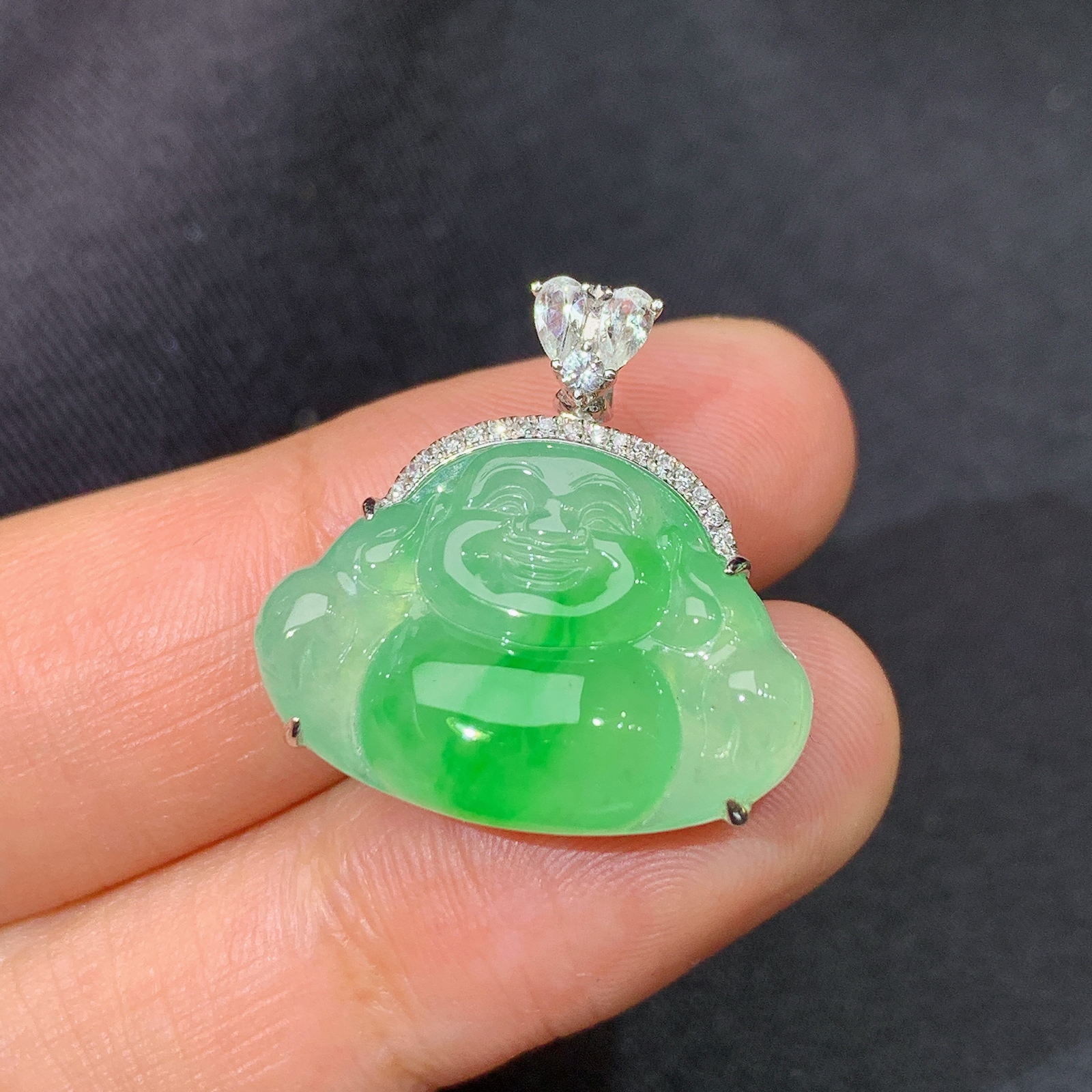 冰飘绿笑佛吊坠，18k金镶嵌，冰润细腻，品相好，种水足，Jj 尺寸21.2*21.4*7.8