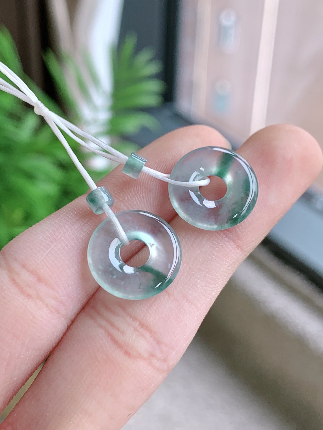 高冰飘花甜甜圈【说明】缅料 无裂 性比高 【尺寸】14.3-2.6 【重量】2.2克