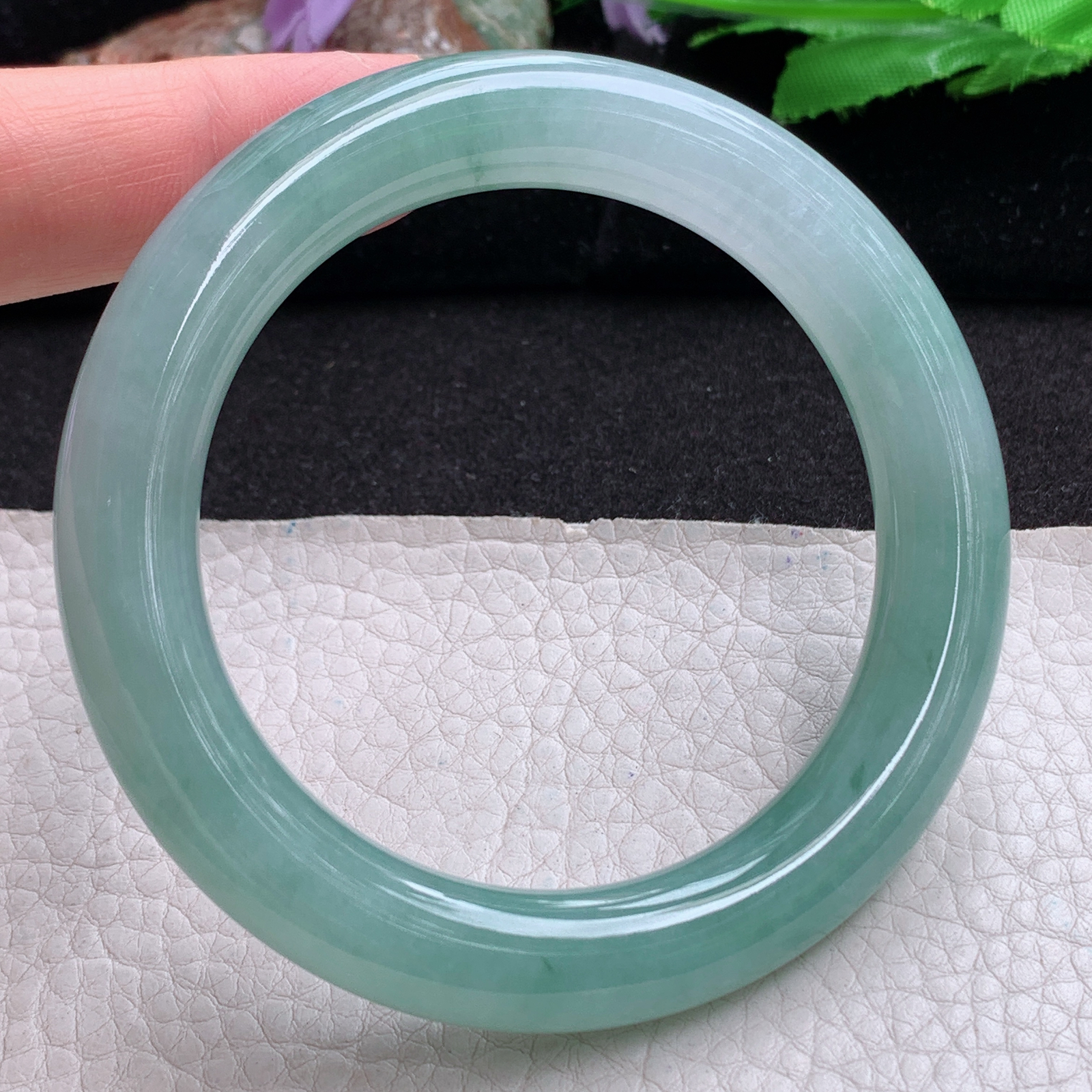 js实拍56*10.8美人镯 天然缅甸翡翠a货手镯冰晴圆条玉镯子