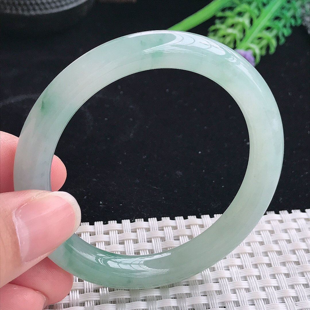 实拍A货翡翠53.5/8.9/9老坑冰胶果冻冰飘花圆条玉镯平安镯美人镯