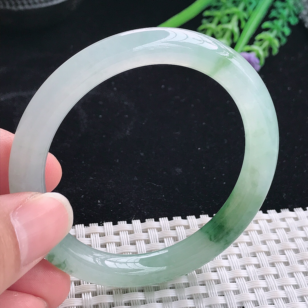 实拍A货翡翠52.8/8.4/8.6老坑冰胶水灵冰飘花圆条手镯翡翠玉镯平安镯美人镯