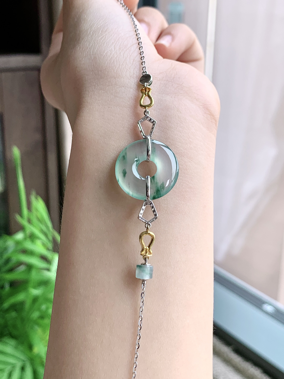 【镶嵌】高冰飘花甜甜圈手链
【说明】缅料 18k金镶嵌 性价比高  
【裸石】18.2-3.4..