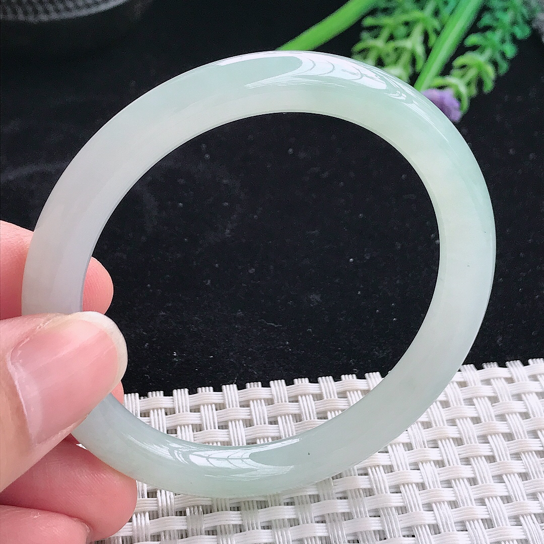 实拍A货翡翠53.5/8.1老坑冰纯果冻胶冰晴圆条手镯翡翠玉镯平安镯美人镯