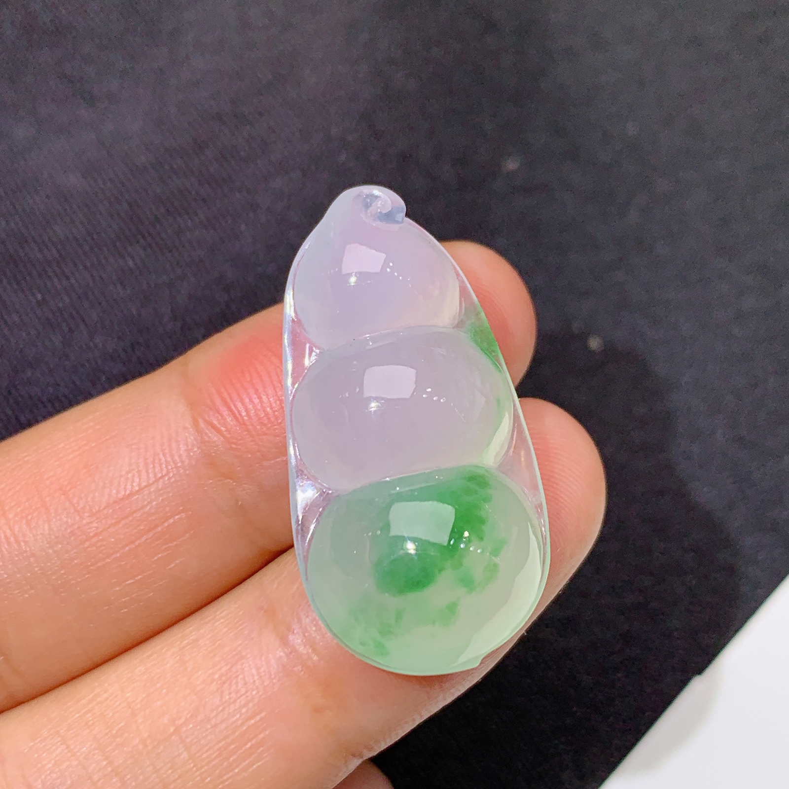 冰飘绿福豆，镶嵌佳品，冰润细腻，种水足，Fc 尺寸30*15.6*8.3