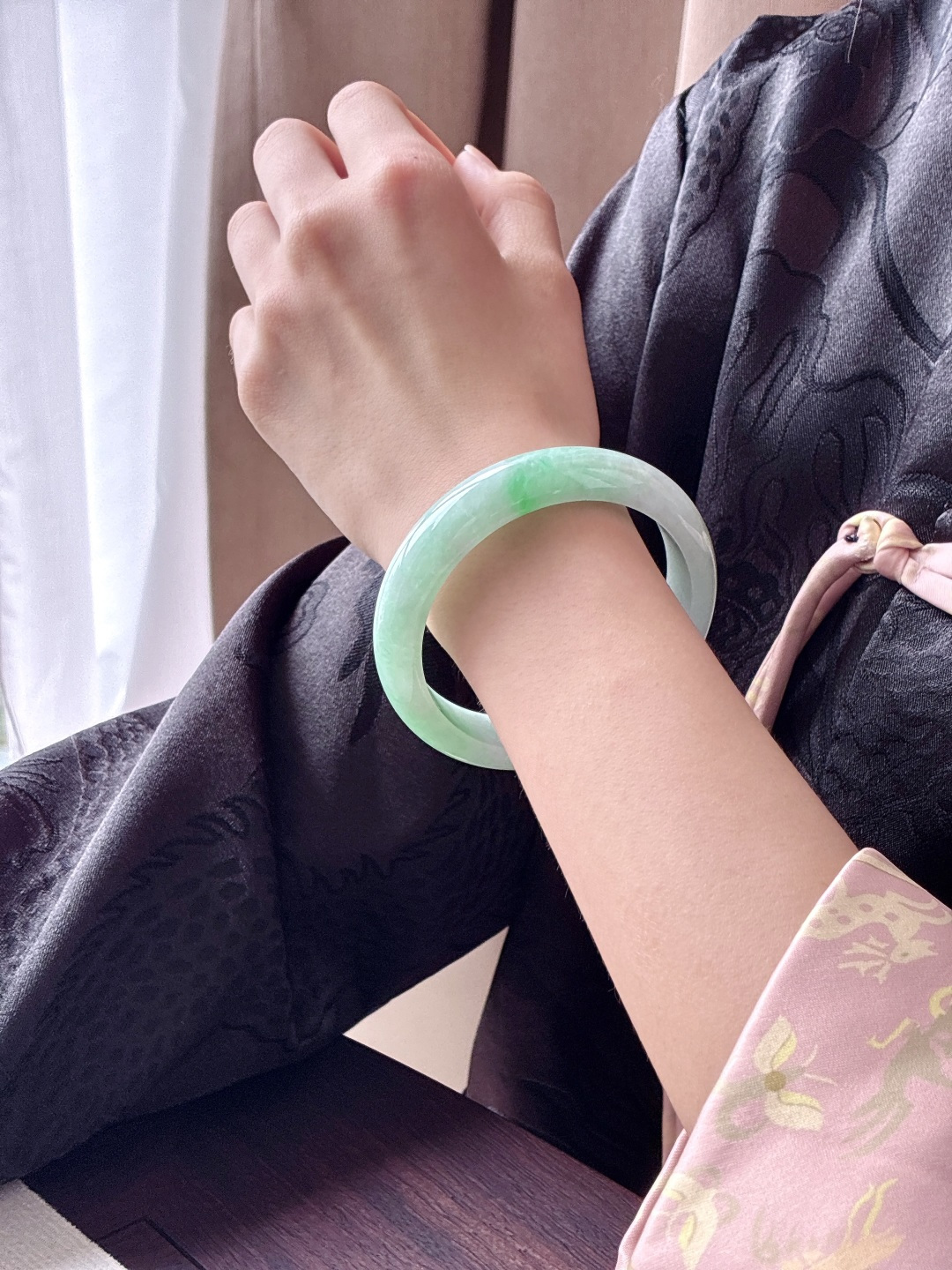 正圈 圈口56.1-13.5-7.2飘绿花 冰飘花 绿带绕腕 种老细腻 缅甸A货 无裂