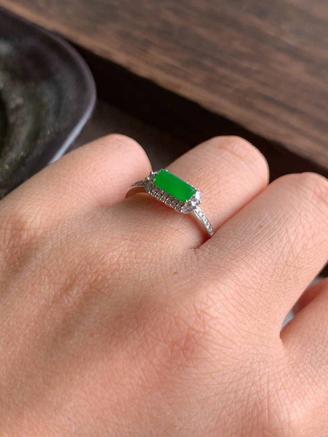 【镶嵌】️冰阳绿马鞍戒指【说明】缅料  18k金镶嵌 性比高【整体】10.7-5.7-5.6【裸石