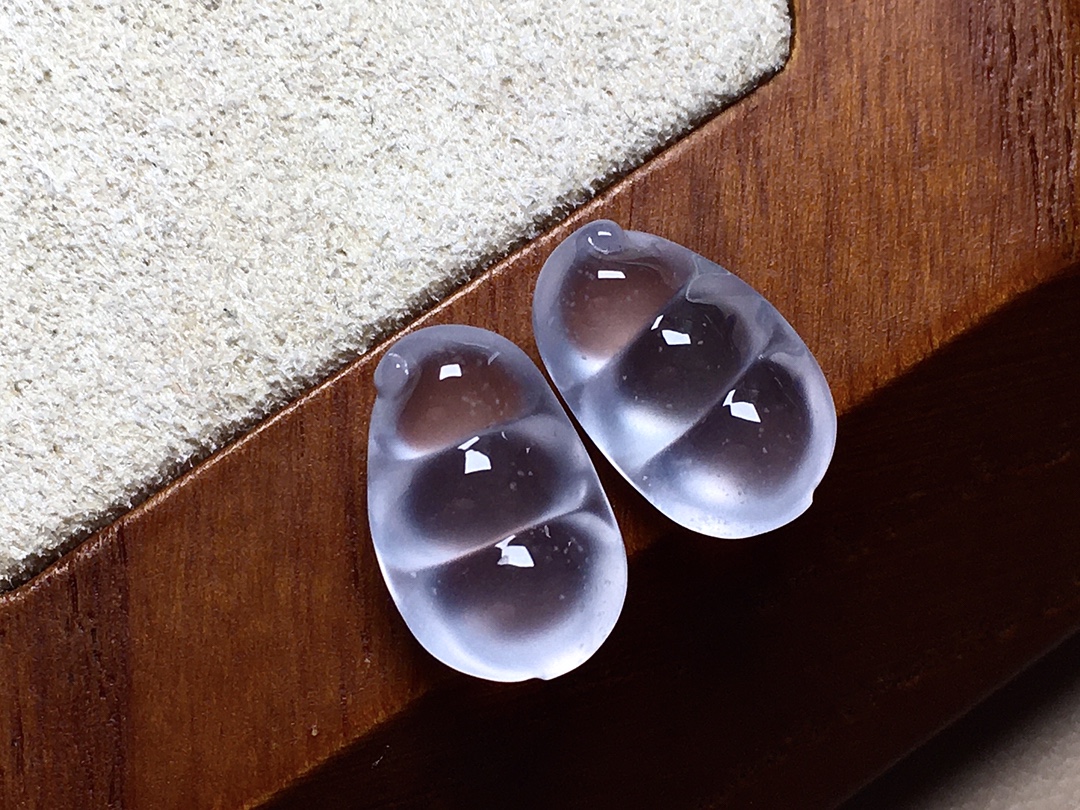 玻璃种木纳福豆一对 品质白皙透亮，行家货无裂尺寸13*8.4*5.2