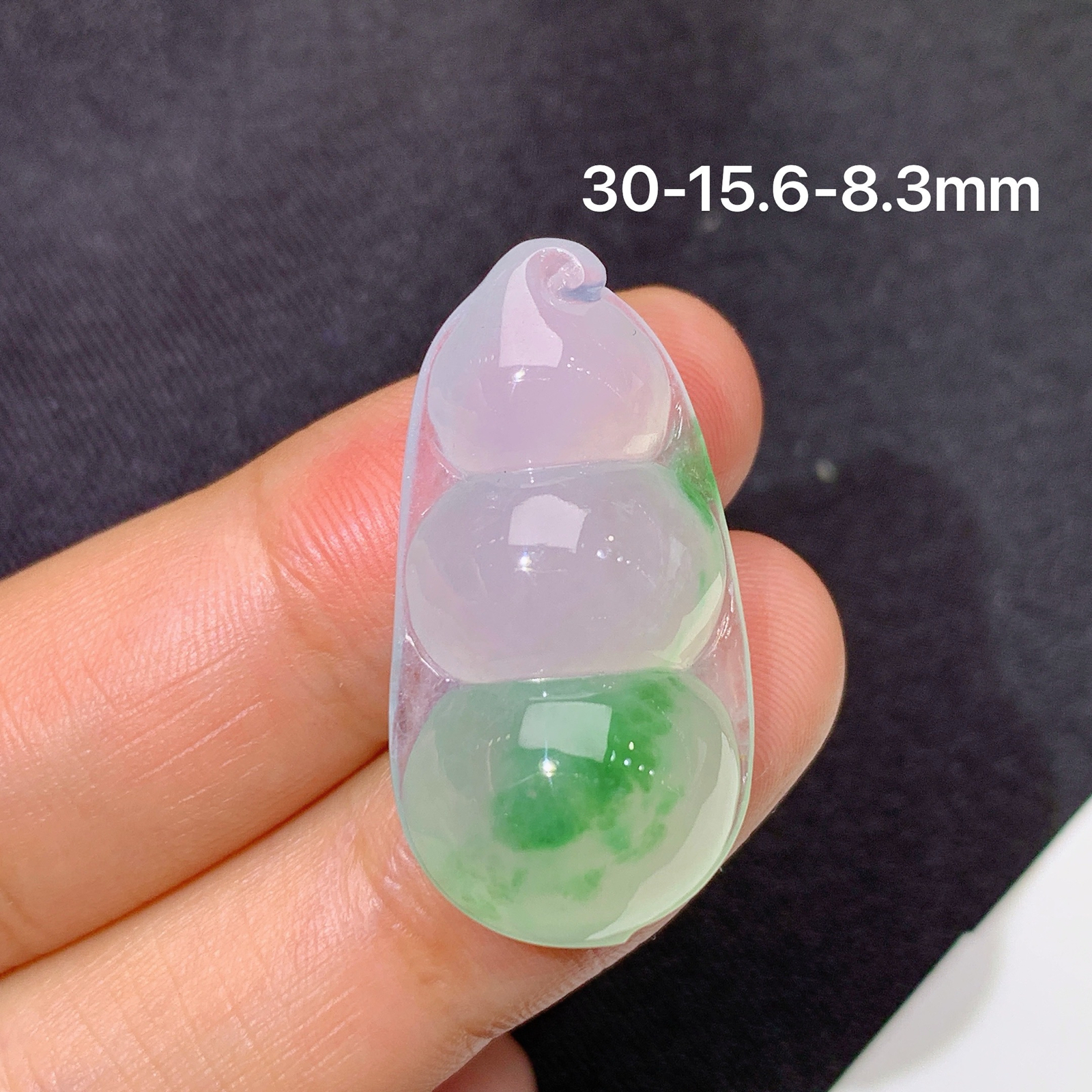 冰飘绿福豆，镶嵌佳品，冰润细腻，种水足，Fc 尺寸30*15.6*8.3