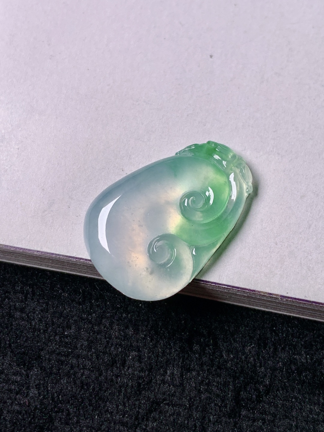 冰飘绿如意  色泽浓艳  0413尺寸23.2*15.8*3.6