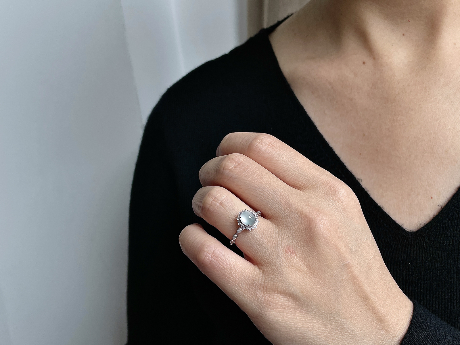 【镶嵌】高冰蛋面戒指  
【说明】缅料 18k金镶嵌 性价比高  
【整体】10.7-10-8.4
【裸石】7.2-6.3-4.6
【圈口】15号