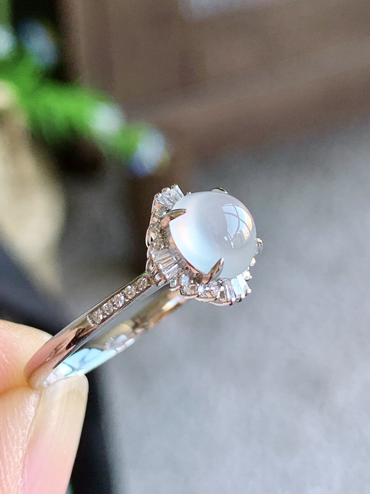 【镶嵌】高冰蛋面戒指
【说明】缅料 18k金镶嵌 性价比高  
【整体】9.7-9.6-7.5
【裸石】6.6-4.2
【圈口】14号