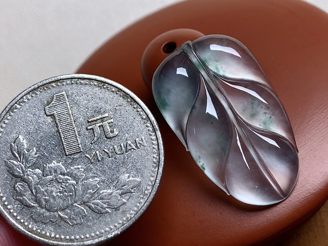 玻璃种飘花叶子 飘花色泽漂亮，冰透感十足，无裂尺寸27.2*16.5*3.6