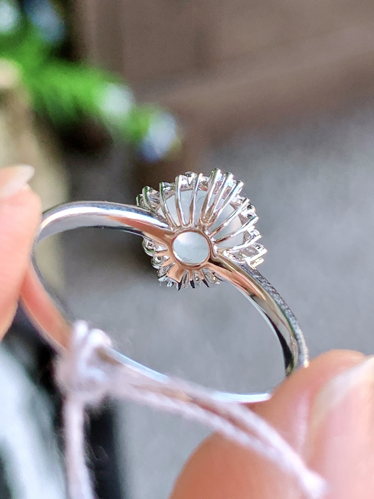 【镶嵌】高冰蛋面戒指
【说明】缅料 18k金镶嵌 性价比高  
【整体】9.7-9.6-7.5
【裸石】6.6-4.2
【圈口】14号