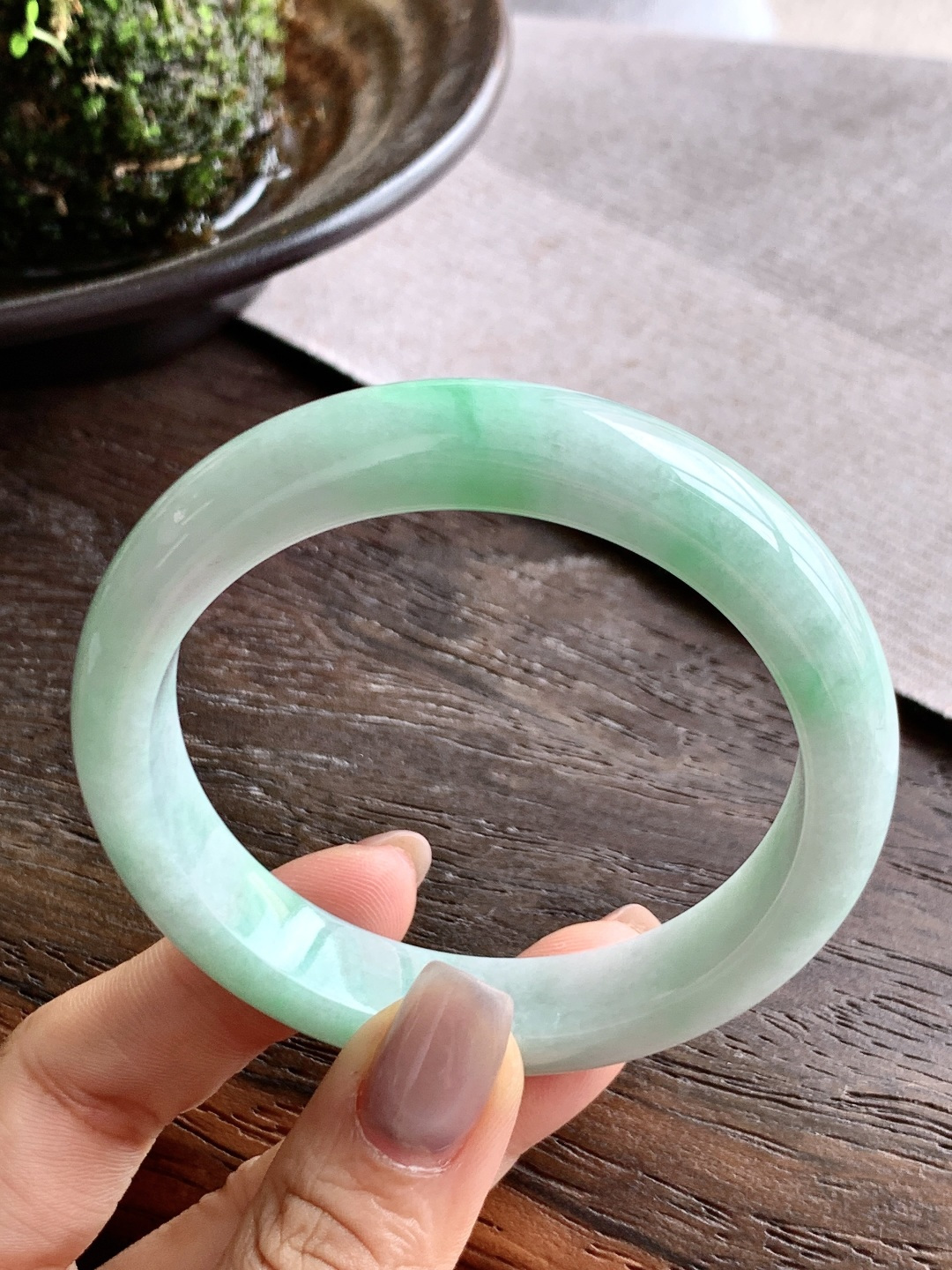 正圈 圈口58 58 58-12.4-8.3 飘翠凝镯 飘绿花 冰飘花 种老细腻 缅甸A货翡翠 有细纹 59.3克