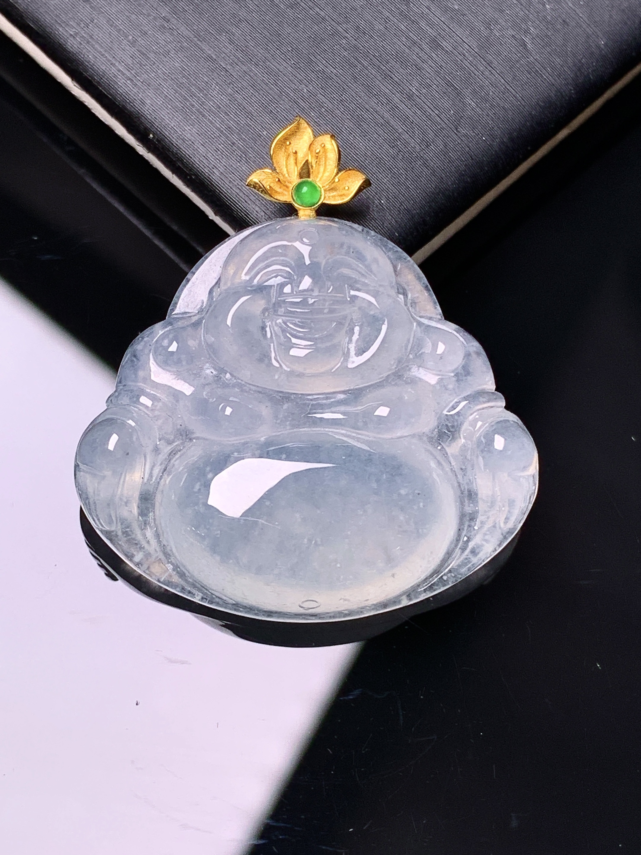 18k金镶嵌冰种佛公吊坠 玉质细腻 色泽艳丽清新 水润亮眼 整体尺寸32*29*6j2