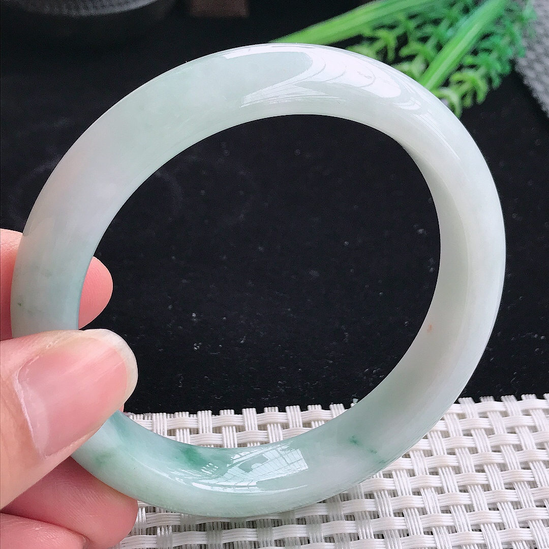 实拍A货翡翠60.5/13.6/9大圈口老坑精美温润飘花手镯翡翠宽边玉镯平安镯美人镯