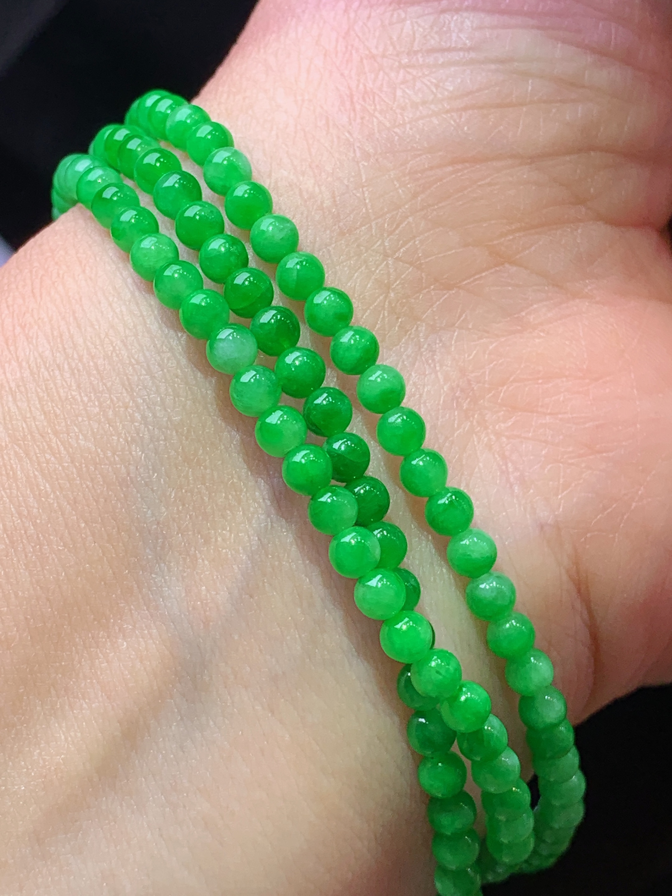 翠绿圆珠项链 玉质细腻 色泽艳丽清新 水润亮眼 整体尺寸3.5 m2