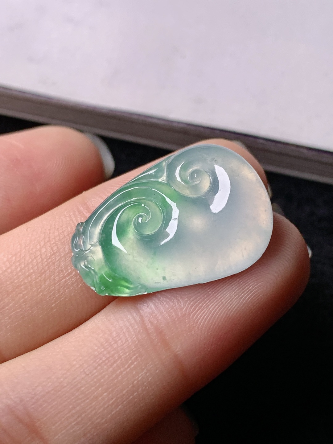 冰飘绿如意  色泽浓艳  0413尺寸23.2*15.8*3.6