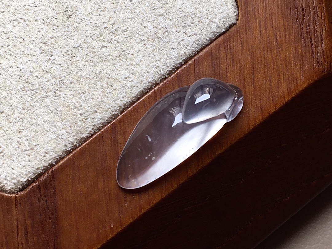 玻璃种福瓜 白皙透亮起光感，无裂，尺寸19.5*8*6