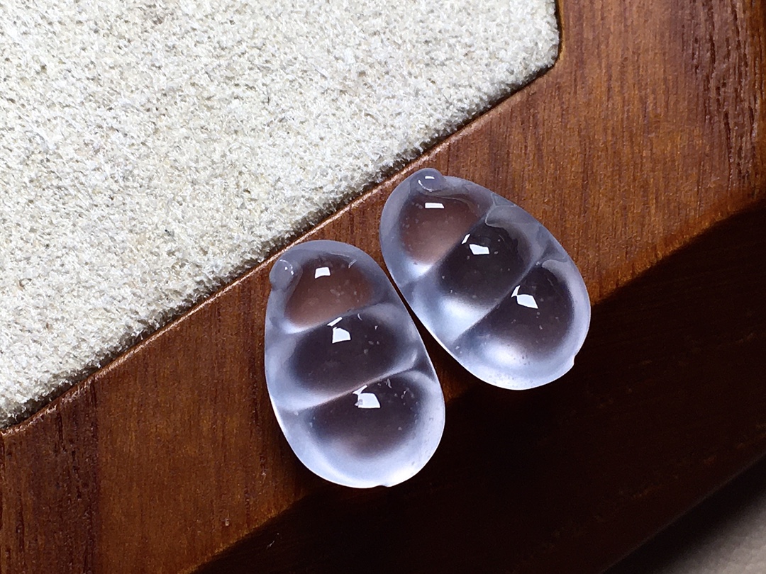 玻璃种木纳福豆一对 品质白皙透亮，行家货无裂尺寸13*8.4*5.2