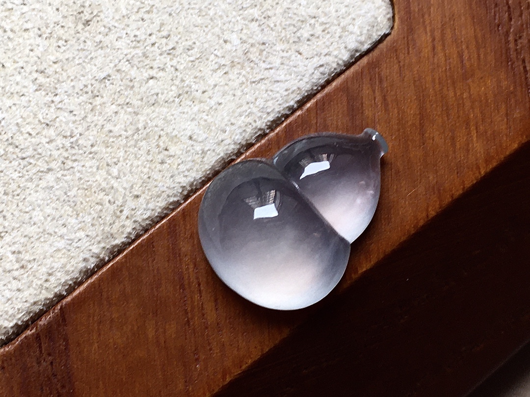 玻璃种葫芦 冰透感十足，起光感，无裂，尺寸14.8*11.2*5.3