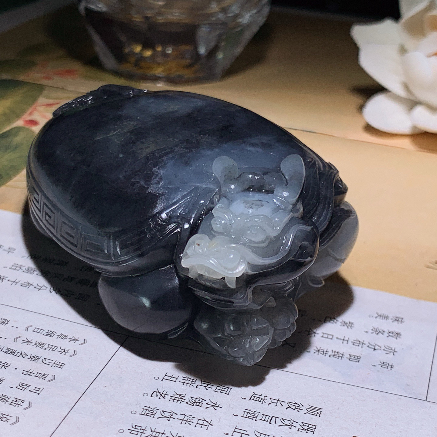 新疆籽料青花招财进宝富贵长寿龙龟把件。尺寸80/49/28重190.4克。玉质细腻油润。手推出油。品