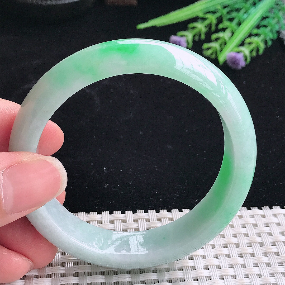 实拍A货翡翠57/14.6/8.2老坑精美温润飘阳绿手镯翡翠宽边玉镯平安镯美人镯